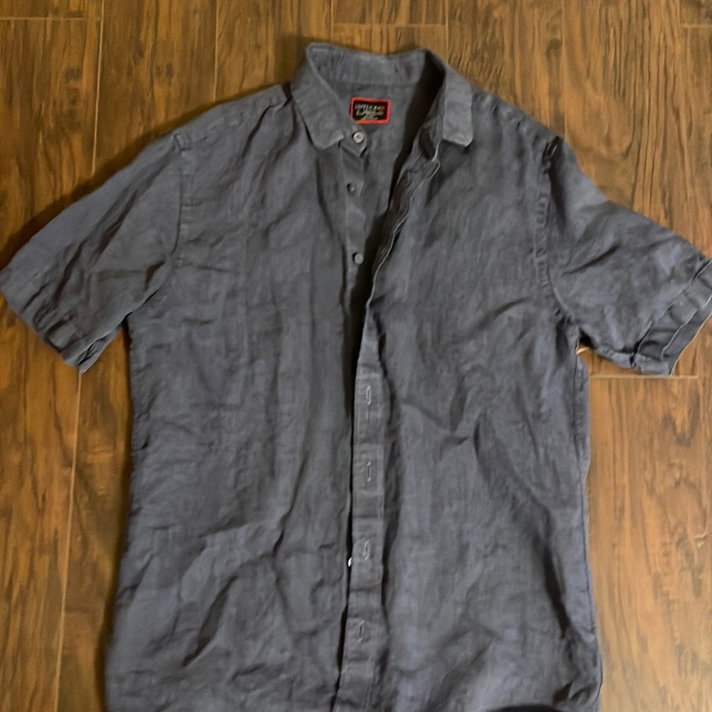 UNTUKit medium linen button up